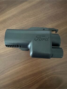 Ford Fast Charging Adapter (NACS) no box